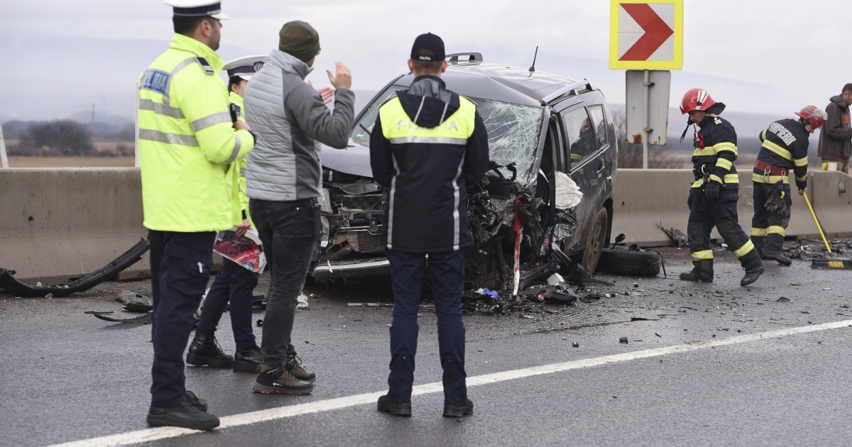 Nem igazította a sebességét az útviszonyokhoz, megcsúszott, frontálisan ütközött egy másik járművel